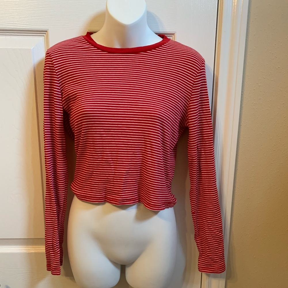 Red and white crop top❤️